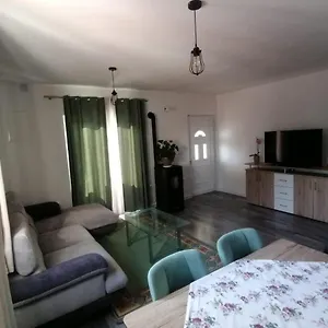 Nana Biograd Na Moru
